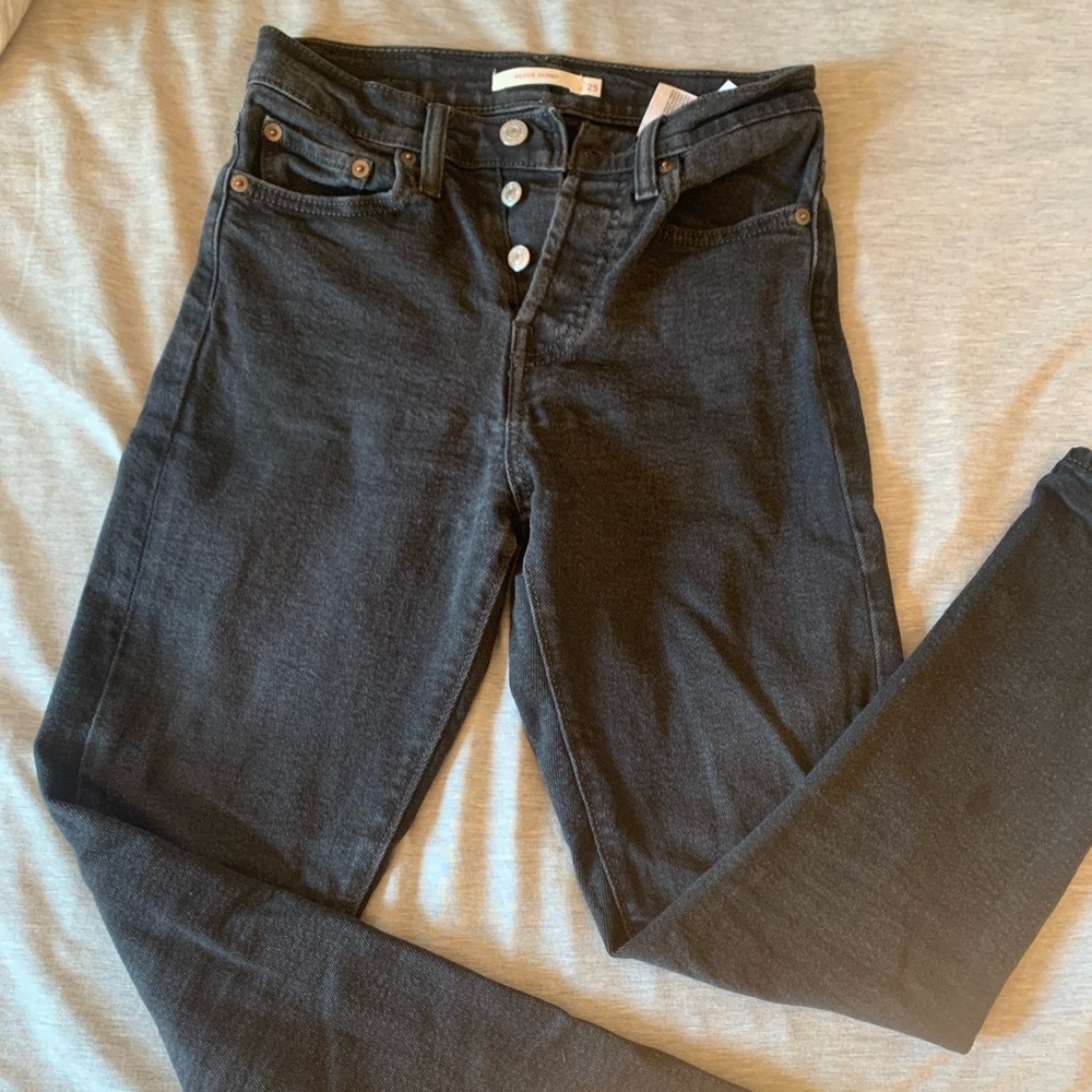 Levi wedge 24